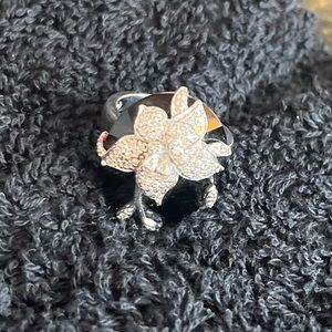 Elegant Silver Floral Ring